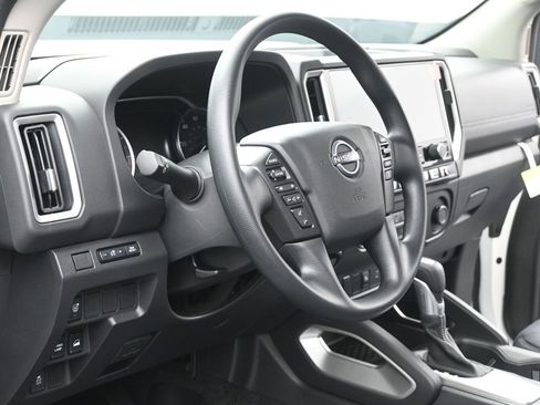 Certified 2025 Nissan Frontier SV image 13