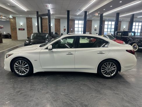 Used 2018 INFINITI Q50 Luxe w/ Essential Package (3.0T Luxe) image 10