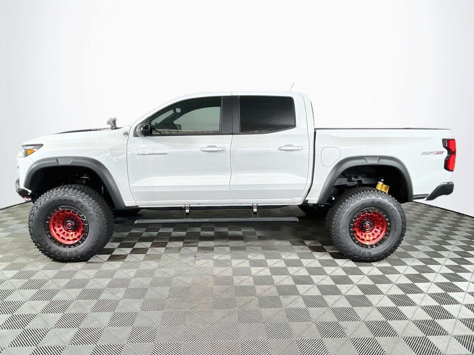 Used 2024 Chevrolet Colorado ZR2 w/ Technology Package AWD/4WD image 4