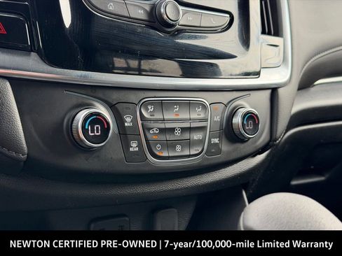 Used 2023 Chevrolet Traverse LT FWD image 37