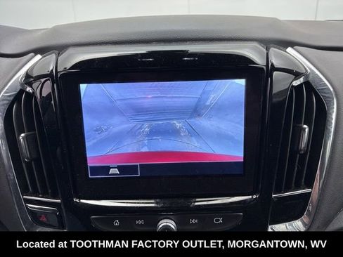 Used 2023 Chevrolet Traverse LT image 9