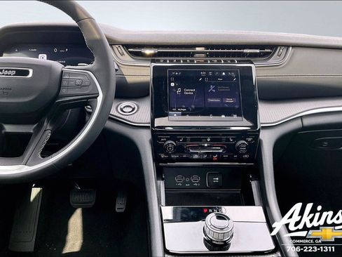 Used 2024 Jeep Grand Cherokee Altitude image 8