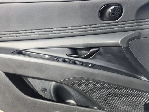 Used 2025 Hyundai Elantra Sport FWD image 21