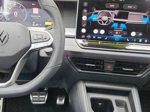 New 2026 Volkswagen Tiguan SE R-Line AWD/4WD image 24