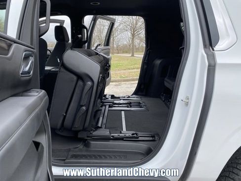 Used 2024 GMC Yukon XL SLE image 41