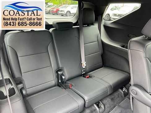 Used 2025 Chevrolet Traverse LT AWD/4WD image 24