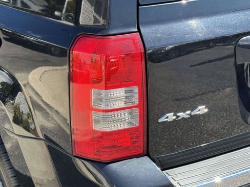 Used 2017 Jeep Patriot Latitude AWD/4WD image 8