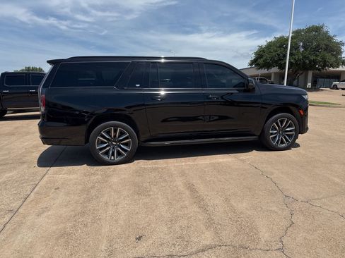 Used 2021 Cadillac Escalade ESV Sport w/ Driver Assist Tech Package AWD/4WD image 8
