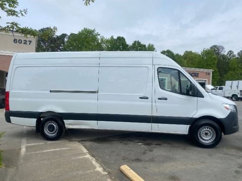 Used 2023 Mercedes-Benz Sprinter 2500 image 4