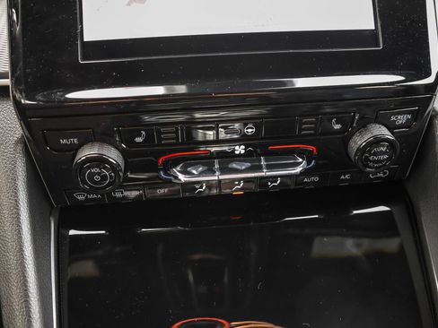 New 2025 Jeep Grand Cherokee Altitude image 19