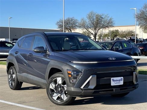 Used 2025 Hyundai Kona SEL image 2