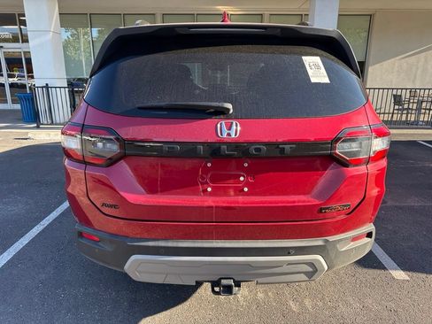 Certified 2025 Honda Pilot TrailSport image 5