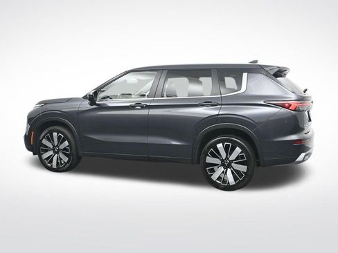Used 2025 Mitsubishi Outlander SE image 9