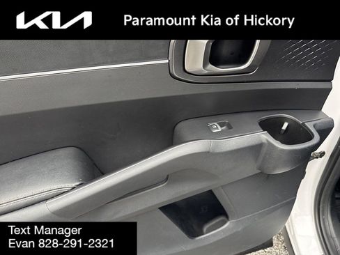 Used 2023 Kia Sorento LX image 15