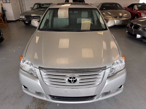Used 2009 Toyota Avalon XLS FWD image 2