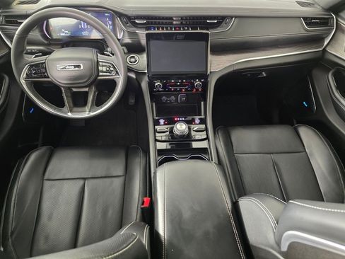 Used 2022 Jeep Grand Cherokee Overland w/ Luxury Tech Group IV AWD/4WD image 12