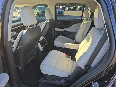 Certified 2025 Lincoln Aviator AWD w/ Equipment Group 101A image 13