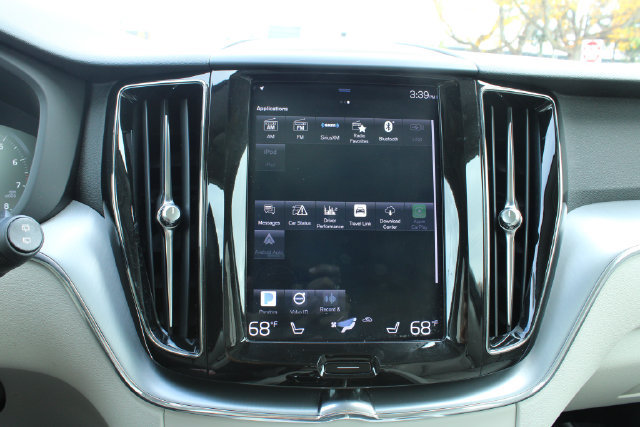 Used 2018 Volvo XC60 T6 Momentum w/ Convenience Package AWD/4WD image 19