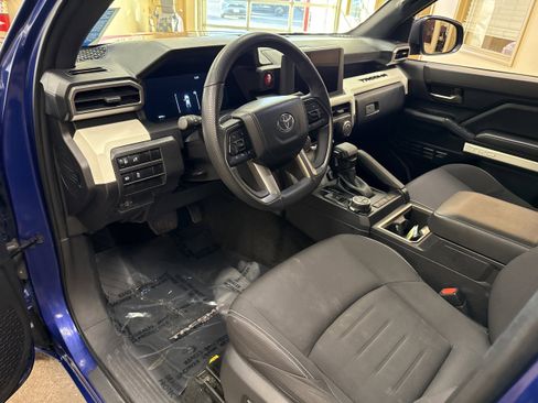 Used 2024 Toyota Tacoma TRD Off-Road image 26
