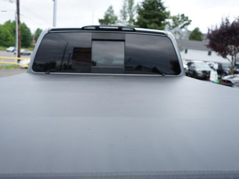 Used 2017 Nissan Titan SV AWD/4WD image 11