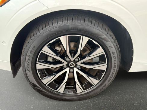 Certified 2024 Volvo XC60 B5 Plus w/ Protection Package Premier AWD/4WD image 10