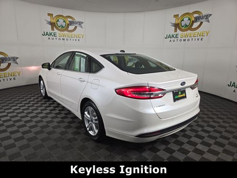 Used 2018 Ford Fusion SE w/ Fusion SE Technology Package FWD image 6