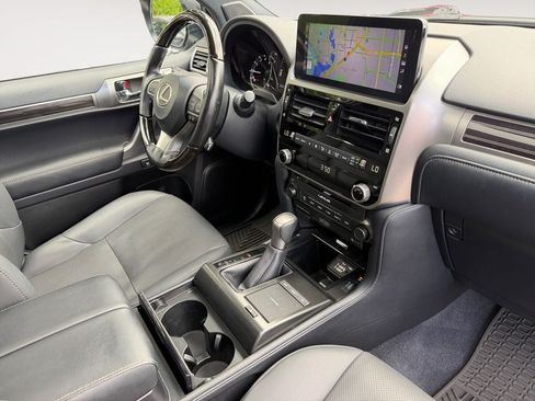 Used 2022 Lexus GX 460 Premium w/ Accessory Package AWD/4WD image 26