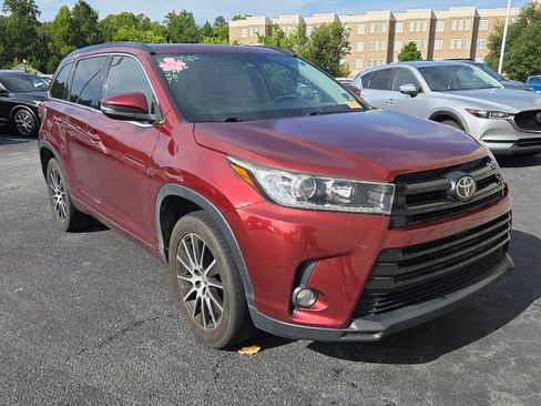 Used 2018 Toyota Highlander SE FWD image 15