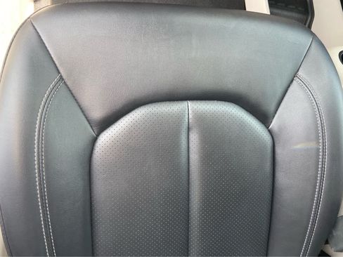 Used 2024 Chrysler Pacifica Touring-L FWD image 38