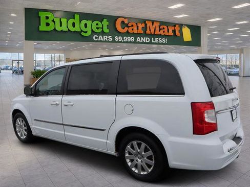 Used 2014 Chrysler Town & Country Touring image 5