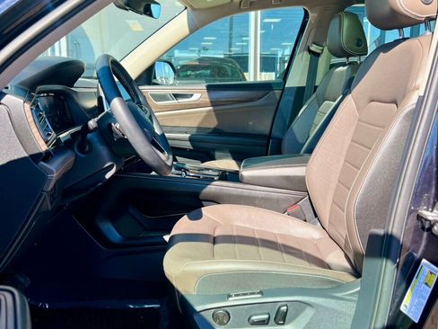 Used 2024 Volkswagen Atlas SEL image 17