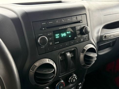 Used 2016 Jeep Wrangler Sport image 16