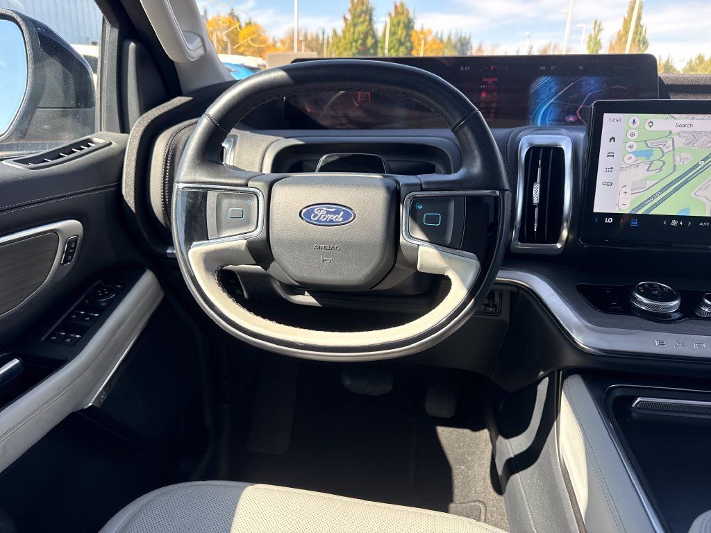 Used 2025 Ford Expedition Platinum AWD/4WD image 17