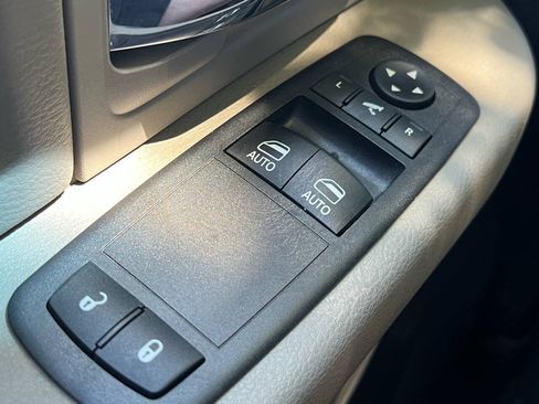 Used 2011 RAM 1500 Classic SLT RWD image 22