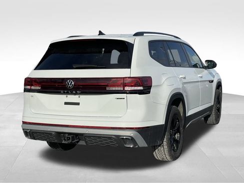 Certified 2025 Volkswagen Atlas Peak Edition SE image 4