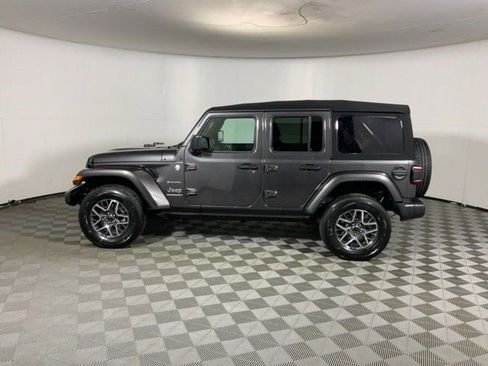 Used 2024 Jeep Wrangler Unlimited Sahara w/ Technology Group AWD/4WD image 13