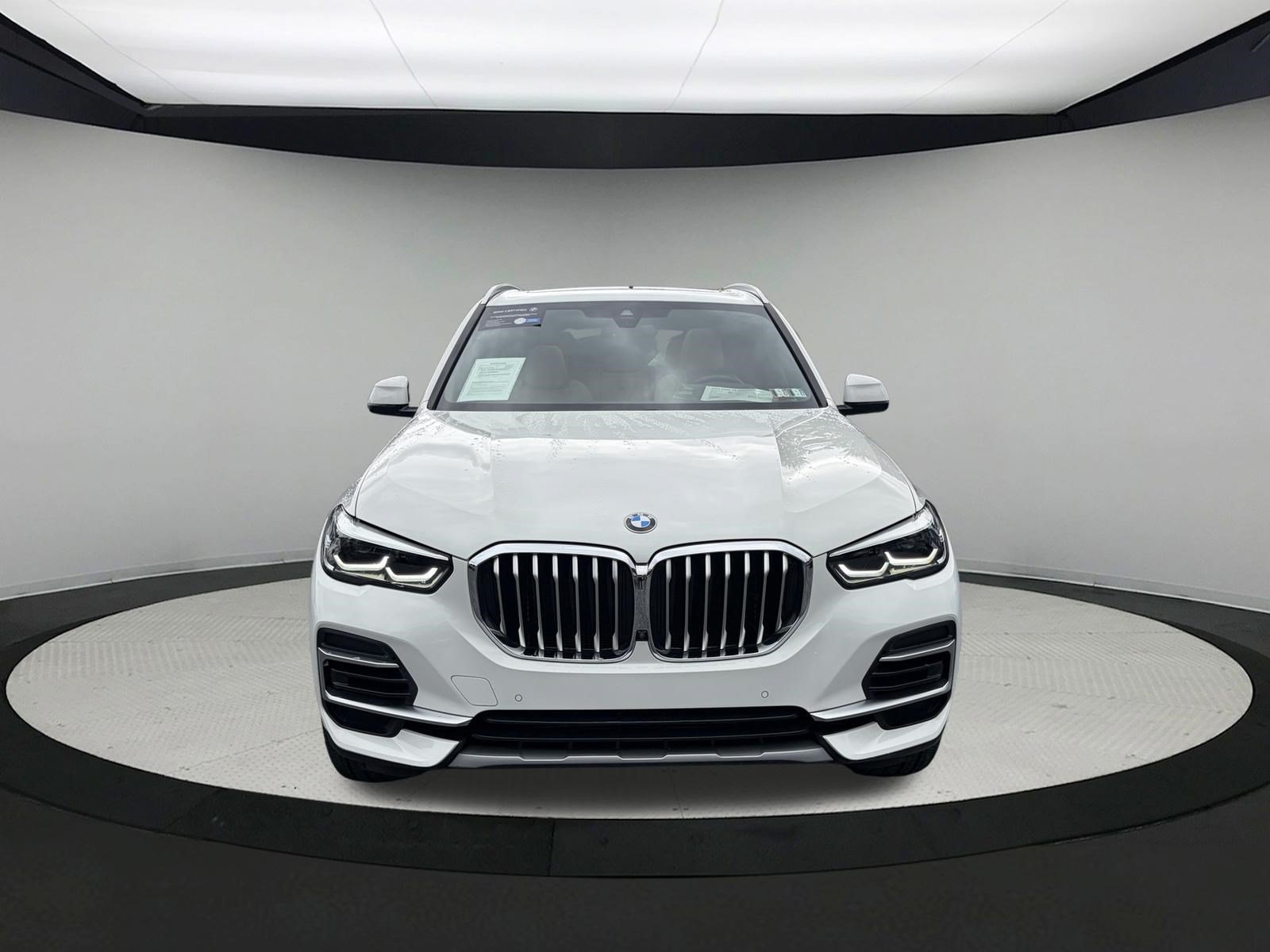 Certified 2022 BMW X5 xDrive40i w/ Premium Package AWD/4WD image 2