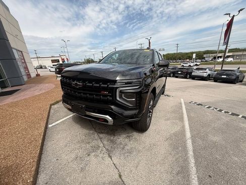 Used 2025 Chevrolet Suburban Z71 image 1