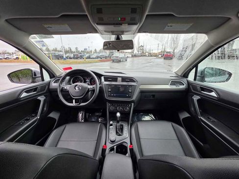 Used 2020 Volkswagen Tiguan SE image 17