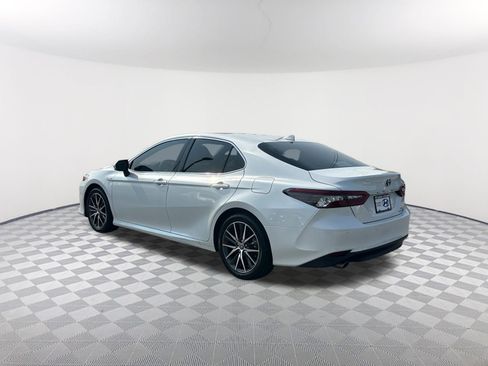 Used 2021 Toyota Camry XLE w/ Navigation Upgrade Package FWD image 7