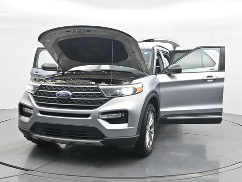 Used 2023 Ford Explorer XLT w/ Equipment Group 202A AWD/4WD image 29