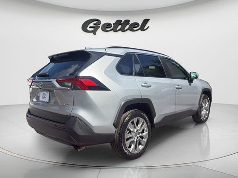 Used 2021 Toyota RAV4 XLE Premium FWD image 5