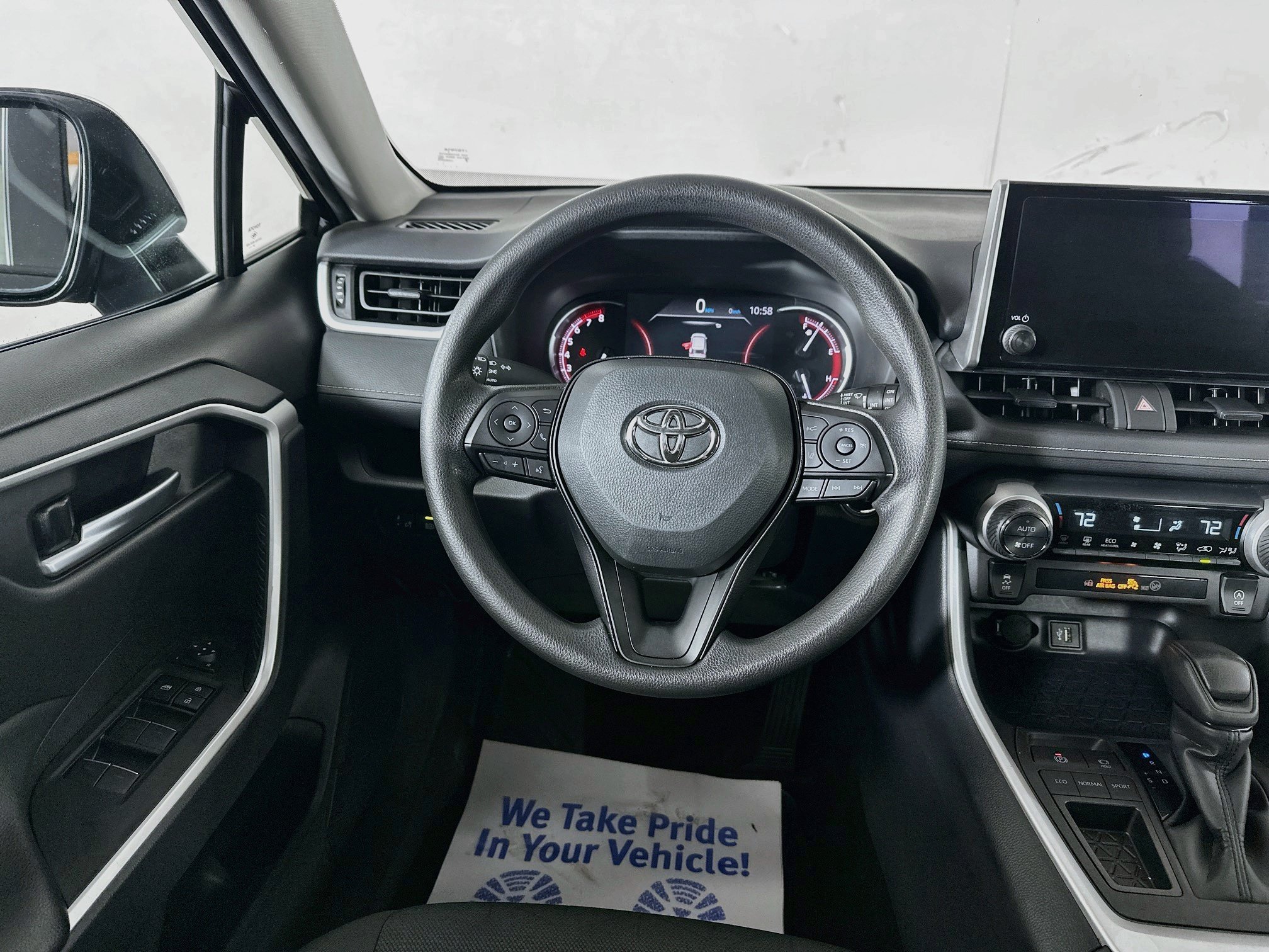 Used 2025 Toyota RAV4 XLE FWD image 19