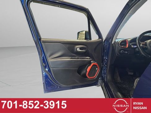 Used 2016 Jeep Renegade Trailhawk w/ Premium Trailhawk Package image 34