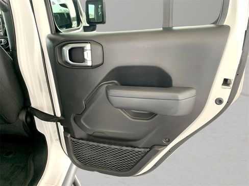 Used 2022 Jeep Gladiator Sport image 23