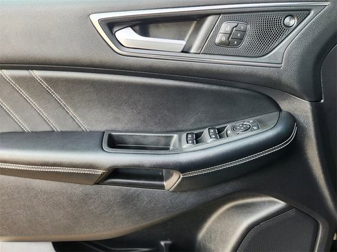 Used 2022 Ford Edge ST image 19