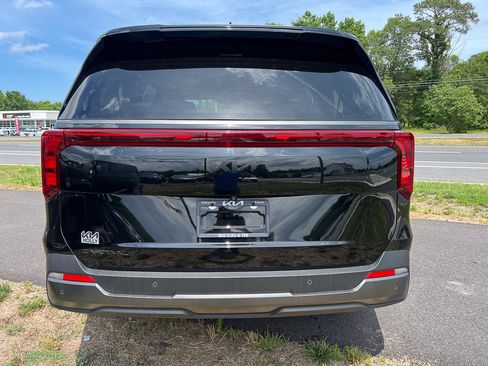 Used 2026 Kia Carnival SX w/ SX Dark Edition Package FWD image 4