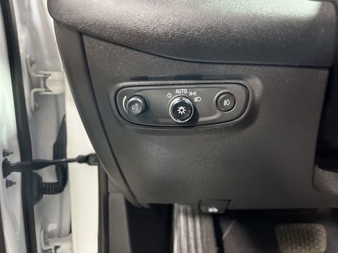 Used 2019 Chevrolet Equinox Premier image 26