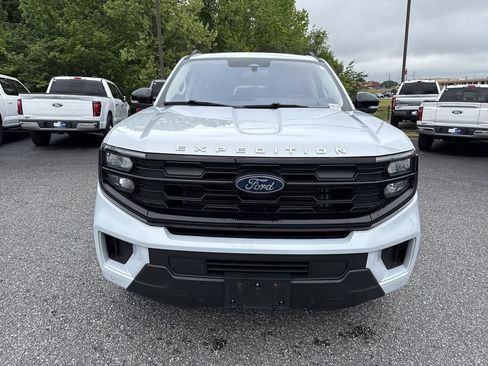 Used 2025 Ford Expedition Active AWD/4WD image 2