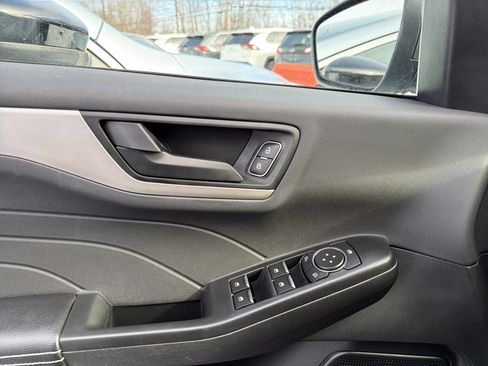 Used 2022 Ford Escape SE w/ Cold Weather Package image 13